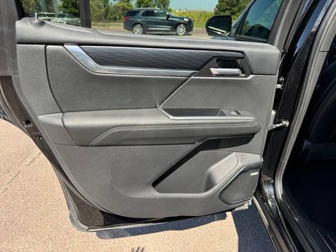 Used 2024 GMC Acadia Elevation AWD/4WD image 13