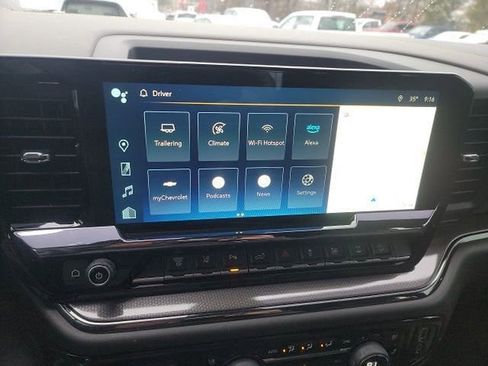 Used 2024 Chevrolet Silverado 2500 ZR2 w/ Technology Package image 10