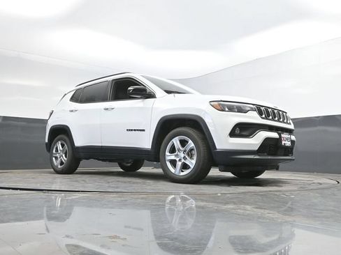 Used 2024 Jeep Compass Latitude AWD/4WD image 45