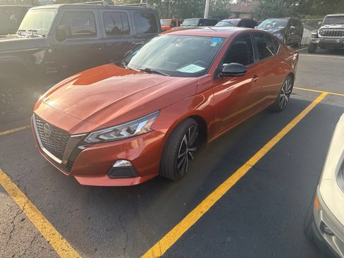 Used 2021 Nissan Altima 2.5 SR w/ SR Premium Package FWD image 2
