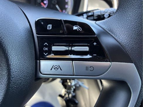 Used 2023 Hyundai Santa Cruz SE AWD/4WD image 17