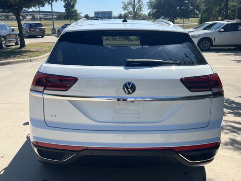 Used 2022 Volkswagen Atlas Cross Sport SE w/ Panoramic Sunroof Package image 9