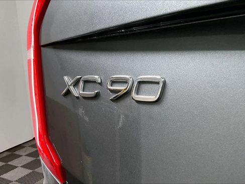 Used 2018 Volvo XC90 T6 Momentum w/ Convenience Package image 9