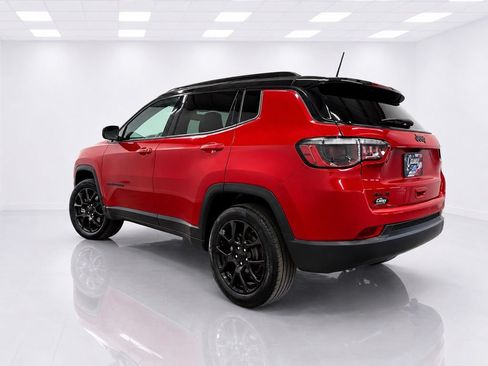Used 2023 Jeep Compass Latitude w/ Sun and Sound Group AWD/4WD image 6