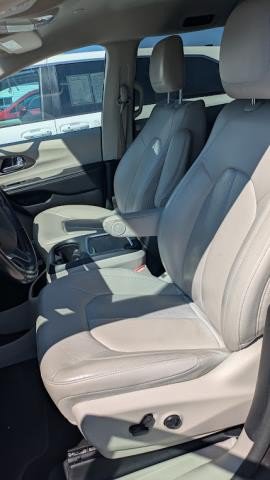 Used 2021 Chrysler Pacifica Touring-L AWD/4WD image 7