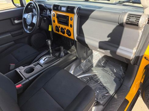 Used 2010 Toyota FJ Cruiser 4WD image 12