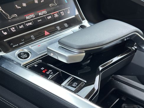 Used 2023 Audi e-tron Premium Plus w/ Premium Plus Package image 27