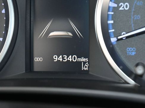 Used 2019 Toyota Highlander LE image 28