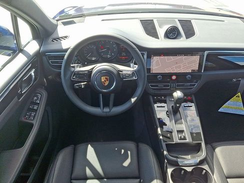 Used 2025 Porsche Macan image 14