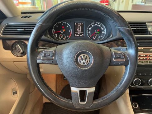 Used 2014 Volkswagen Passat TDI SEL Premium image 21
