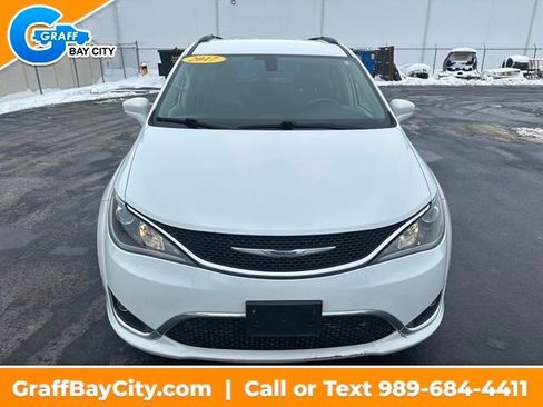 Used 2017 Chrysler Pacifica Touring-L w/ Tire & Wheel Group image 7