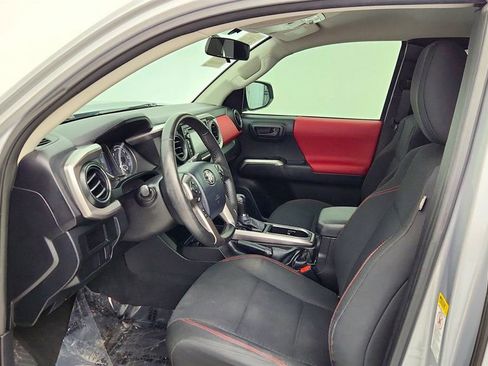 Used 2016 Toyota Tacoma SR5 image 19