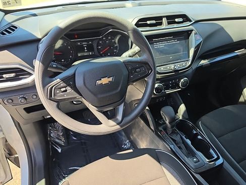 Used 2023 Chevrolet TrailBlazer LT w/ Convenience Package FWD image 10