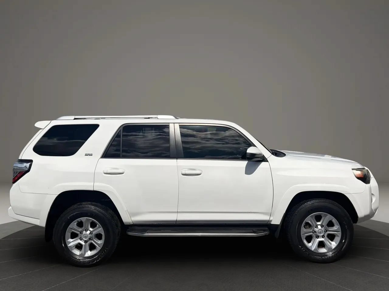 Used 2014 Toyota 4Runner SR5 AWD/4WD image 6