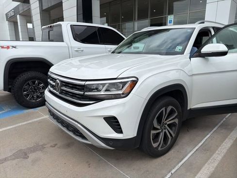 Used 2023 Volkswagen Atlas SEL AWD/4WD image 2