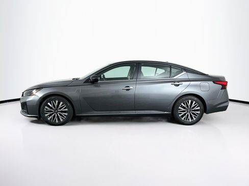Used 2025 Nissan Altima 2.5 SV FWD image 4