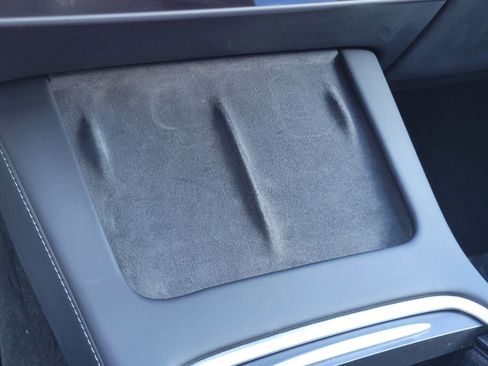 Used 2022 Tesla Model Y Long Range image 25