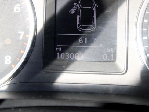 Used 2014 Volkswagen Tiguan S image 22