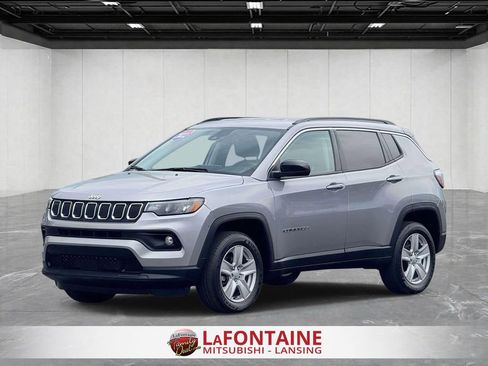 Used 2022 Jeep Compass Latitude w/ Convenience Group AWD/4WD image 1