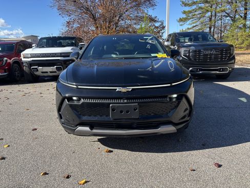 Used 2025 Chevrolet Equinox EV LT image 2