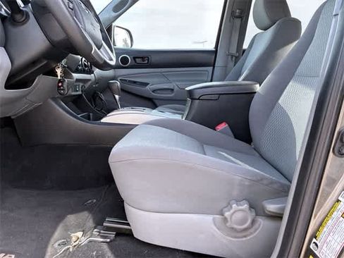 Used 2014 Toyota Tacoma PreRunner w/ SR5 Package image 18