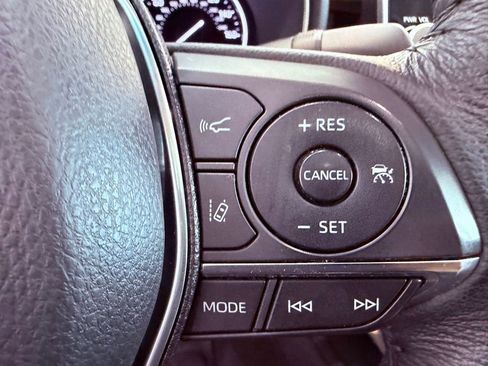 Used 2021 Toyota Avalon XLE w/ Moonroof Package image 21