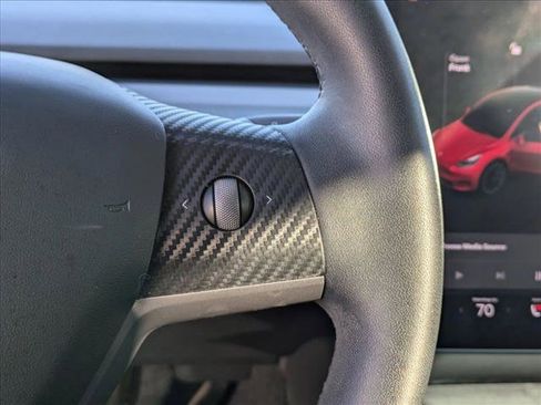 Used 2021 Tesla Model Y Long Range image 12