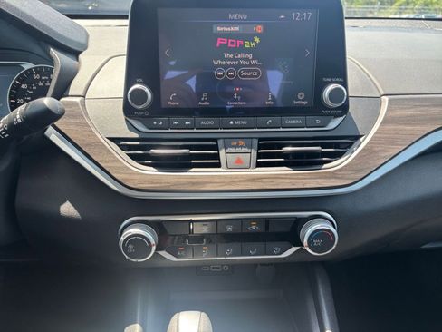 Used 2025 Nissan Altima 2.5 SV FWD image 17