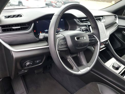 Used 2023 Jeep Grand Cherokee L Laredo image 11