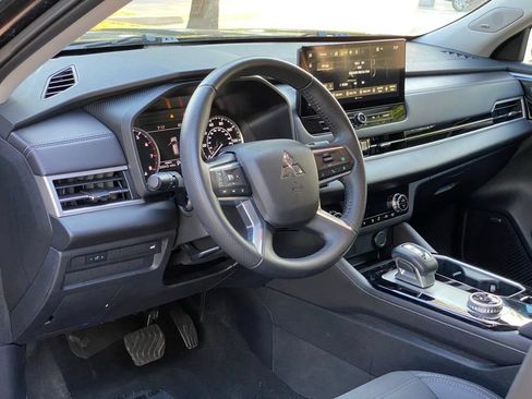 Used 2025 Mitsubishi Outlander SE AWD/4WD image 10