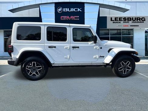 Used 2026 Jeep Wrangler Unlimited Sahara AWD/4WD image 8