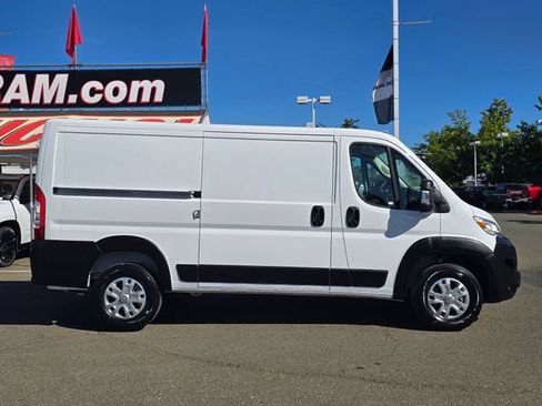 Used 2025 RAM ProMaster 2500 w/ Quick Order Package 22G SLT FWD image 7