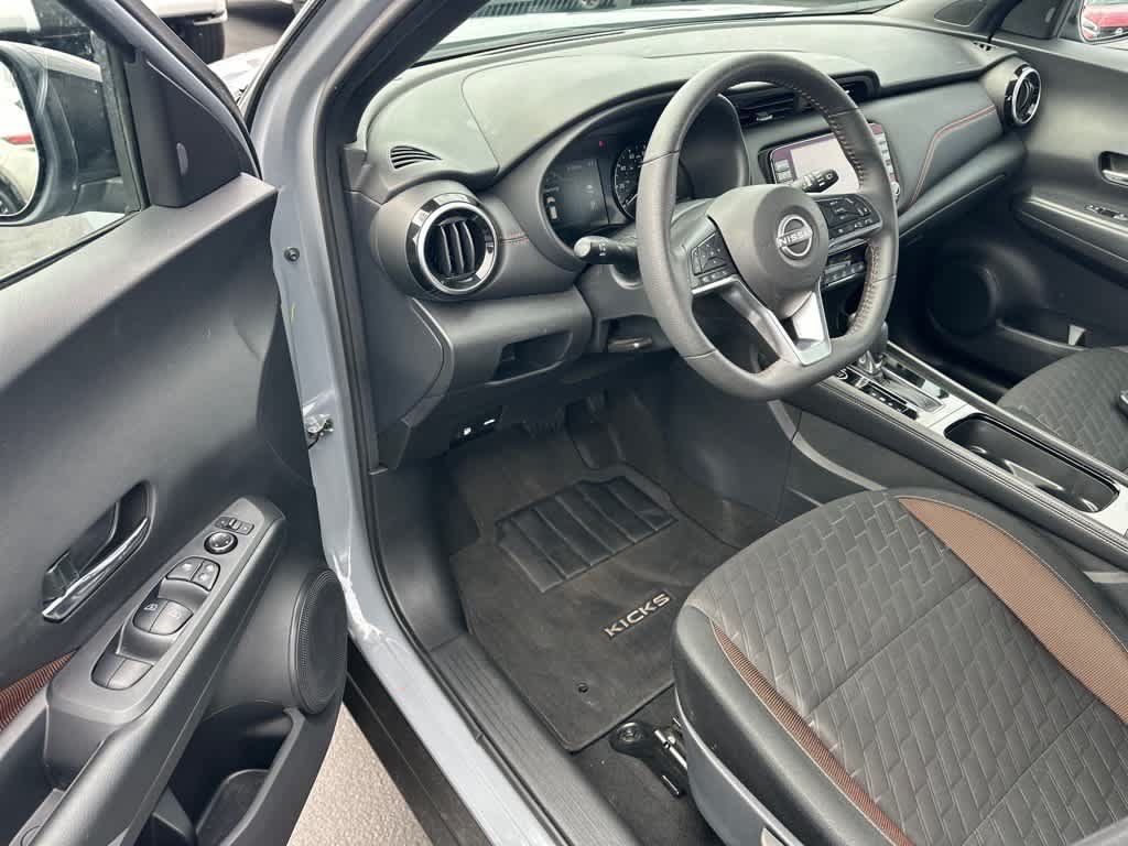 Used 2024 Nissan Kicks SR FWD image 9
