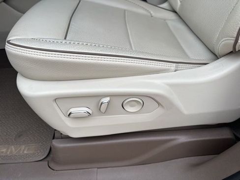 Used 2023 GMC Yukon Denali w/ Denali Reserve Package AWD/4WD image 11