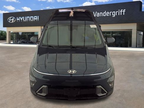 Used 2024 Hyundai Kona SE FWD image 3