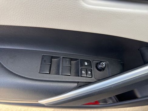 Used 2022 Toyota Corolla Cross LE FWD image 11