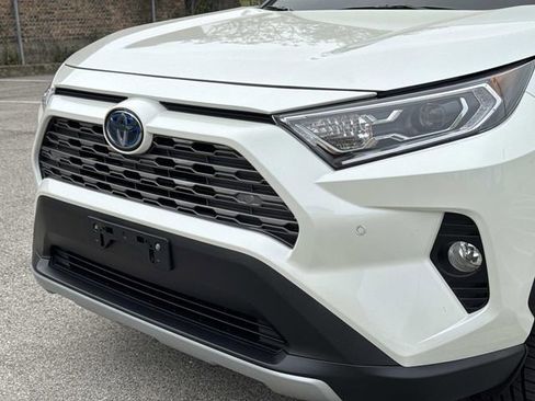 Used 2019 Toyota RAV4 Limited w/ Limited Grade Weather Package AWD/4WD image 10