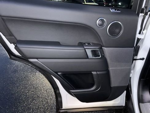 Used 2020 Land Rover Range Rover Sport HSE image 14