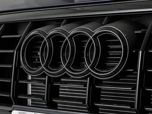 New 2025 Audi Q3 2.0T Premium image 3