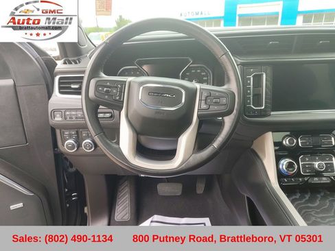 Used 2021 GMC Yukon XL Denali w/ Denali Premium Package AWD/4WD image 14