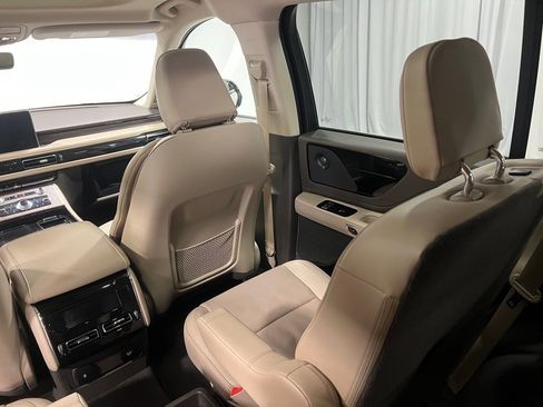 Used 2022 Lincoln Aviator Reserve w/ Elements Package Plus image 30