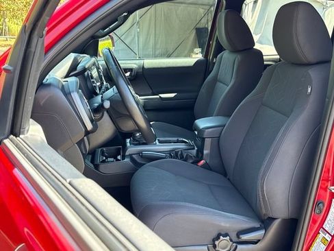 Used 2019 Toyota Tacoma TRD Off-Road AWD/4WD image 19