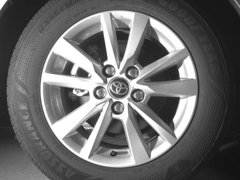 Used 2025 Toyota Camry LE FWD image 15