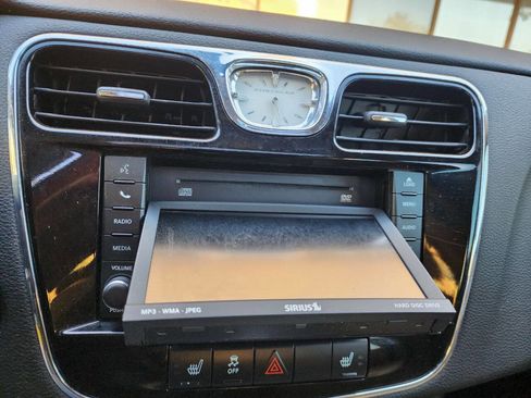 Used 2011 Chrysler 200 Limited image 25