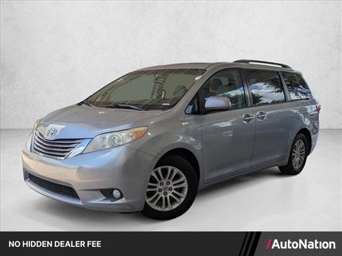 Used 2015 Toyota Sienna XLE FWD image 1