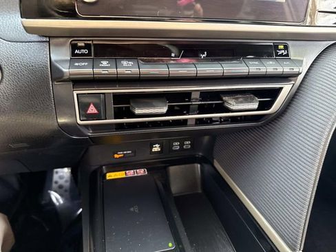 Used 2025 Toyota Camry SE w/ Convenience Package FWD image 27