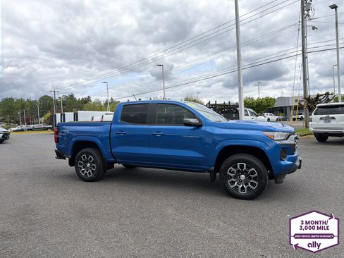 Used 2023 Chevrolet Colorado LT w/ LT Convenience Package II AWD/4WD image 7