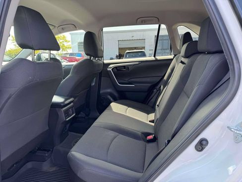 Used 2021 Toyota RAV4 LE AWD/4WD image 14