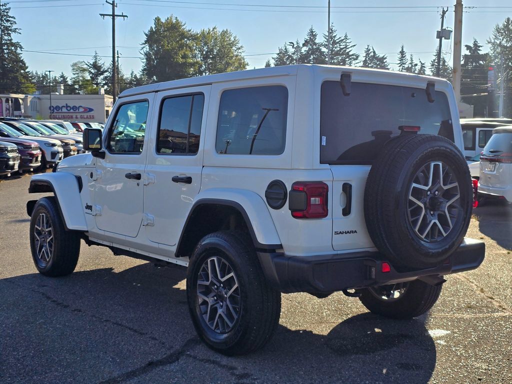 Used 2025 Jeep Wrangler Unlimited Sahara AWD/4WD image 6