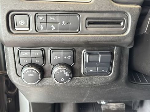 Used 2024 Chevrolet Suburban Premier w/ Max Trailering Package AWD/4WD image 18